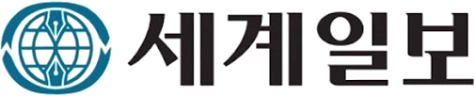 The logo for 'Segye Ilbo' is their name '세계일보' (pronounced 'se-gye-il-bo' and literally translated 'world daily') in Hangeul (Korean alphabet) in a subtle serif black font. On the left is a blue-green world icon with longitude and latitude lines containing two fountain pen nibs pointing at each other along the y-axis. Surrounding the globe are two ribbon arrows that make the logo appear horizontally oval. The point of each arrow meets the tail of the other arrow at the x-axis and are pointing clockwise.